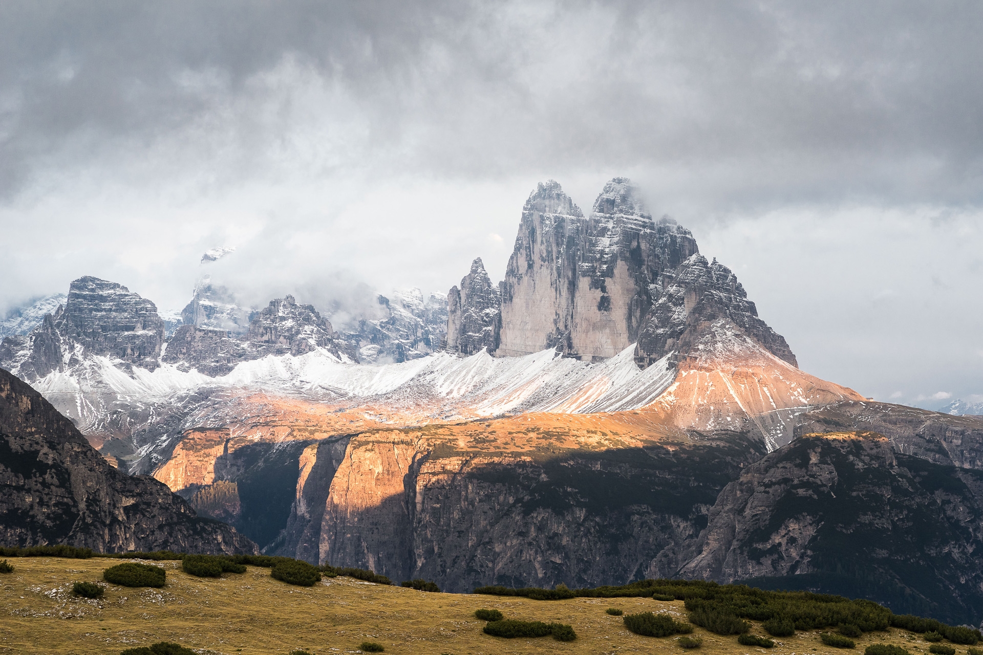 <img src=“portfolio/suedtirol/drei-zinnen-dolomiten-suedtirol.jpg“ title=“Drei Zinnen Dolomiten Suedtirol“ alt=“Drei Zinnen Dolomiten Suedtirol“/>