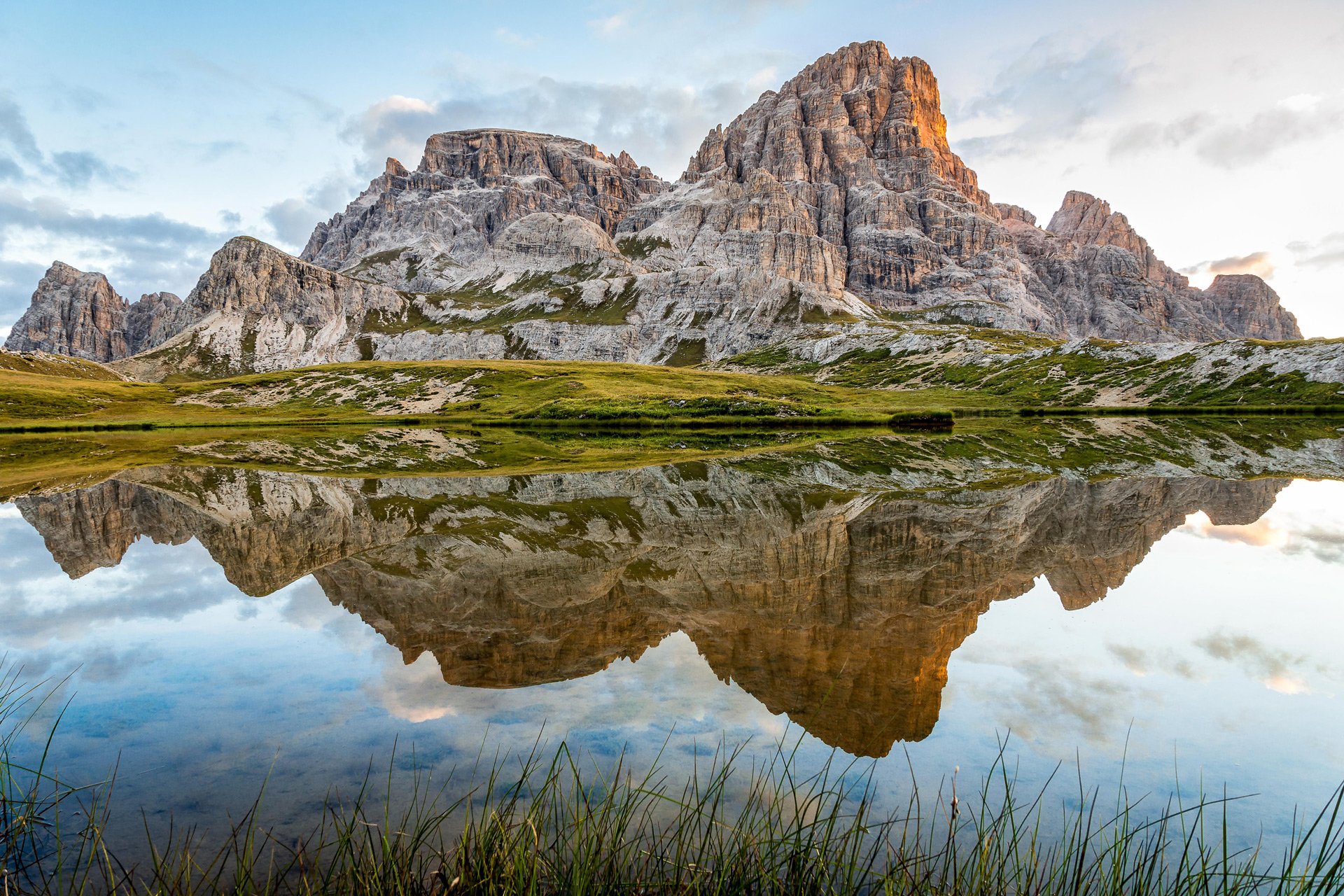 <img src=“portfolio/suedtirol/schusterplatte-dolomiten-suedtiroln.jpg“ title=“Schusterplatte Dolomiten Suedtirol“ alt=“Schusterplatte Dolomiten Suedtirol“/>